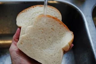 jmuhha - Czy jest coś gorszego od położenia chleba na mokrej desce?(╯°□°）╯︵ ┻━┻