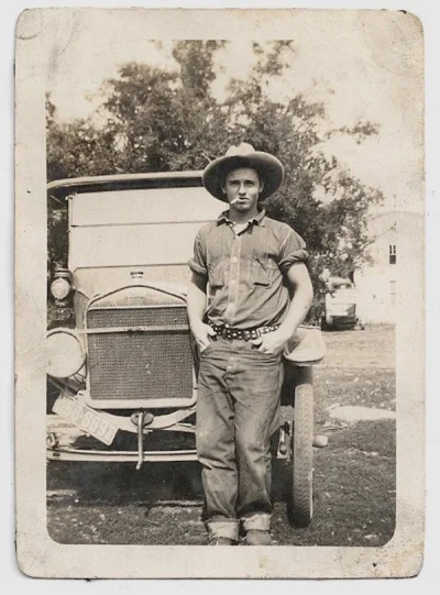 P.....a - @Karkasonne: Wystarczyło wyszukać "young farmer in the 1930s photo" w Googl...