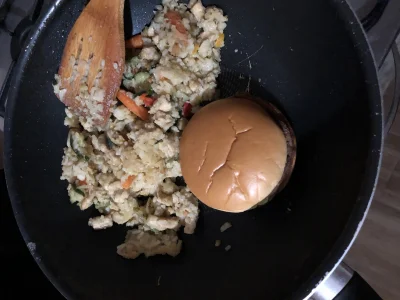 Anoniemamowy - Dzisiejszy #skromnyobiad

Jalapenio Burger #mcdonalds z ryżem i warz...