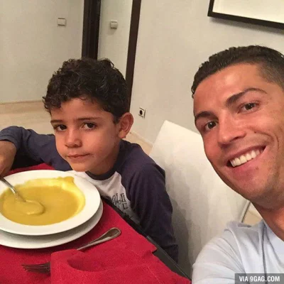 rassvet - @Piotr_Rupik: Słyszałam, że dzieciak Ronaldo go pokonał w konkursie jedzeni...