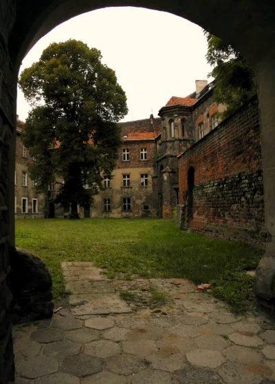 Jasminowa5 - W roku 1703 zamek został kupiony przez zakon krzyżacki, a ci wpadli więc...