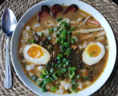 arinkao - Taką zupę zrobiłam, na bulionie wieprzowym z fermentowaną pastą z fasoli i ...