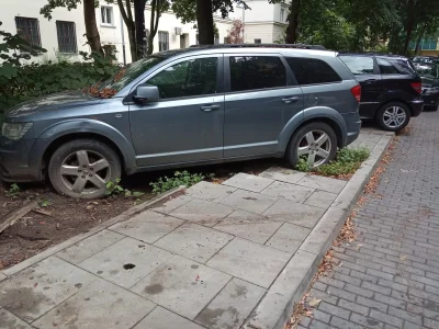 sajnguri800 - Na Warszawskim Mokotowie dzielnica postanowiła wyremontować chodnik. Ni...