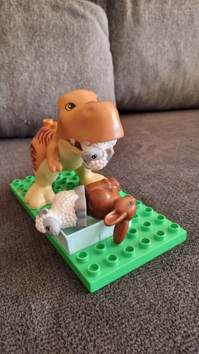 FisioX - Trzylatek karmi t-rexa ¯\(ツ)/¯
#heheszki #duplo #lego #carnivore