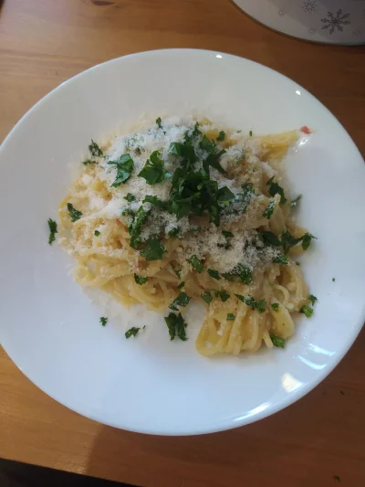 marek-miko - #gotujzwykopem #obiad #gotowanietomojapasja spaghetti aglio e olio (｡◕‿‿...