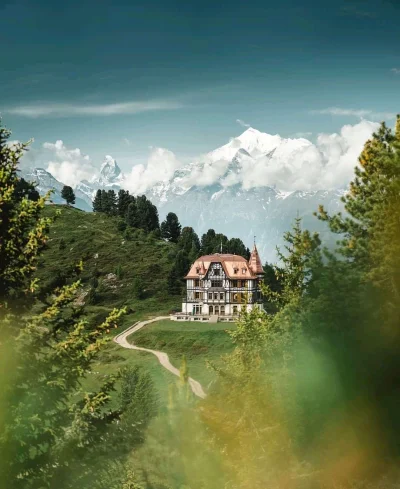Borealny - Villa Cassel. W tle majestatyczne Weisshorn i Matterhorn.
#earthporn #foto...