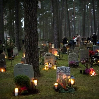 waro - Szwedzkie cmentarze są kapitalnie zaplanowane. Nagrobki są małe, estetyczne, b...
