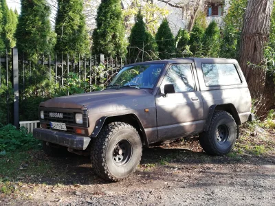 matyxowo - Opuszczony Nissan Patrol , stoi obok osiedla w środku Warszawy. #samochody...