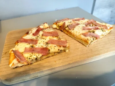 nieprawdziwymirek - Keto pizza na cieście serowym. Naprawdę spoko alternatywa dla zwy...