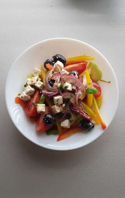 NotYetDefined - #codziennyposiłek
Na #kolacja #salatka grecka z dressingiem i serem ...