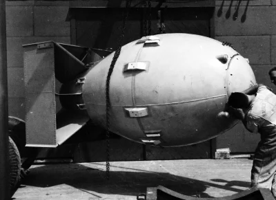 klsh - Fat Man - plutonowa bomba atomowa, która w dniu 9 sierpnia 1945 o godzinie 11:...