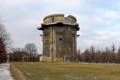 w.....0 - To jest Flakturm Augarten, po wojnie składowali tam wszystkie bomby jakie z...