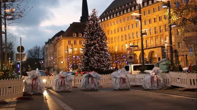 marsjanin2012 - @alex512: Merkelowa juz pakuje prezenty dla wszystkich niemcow - 3 to...
