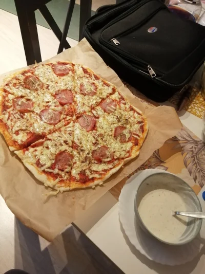 Matti28 - Kurła zrobiłem dwie pizze na wlasnym cieście ( ͡º ͜ʖ͡º)

#gotujzwykopem #ch...