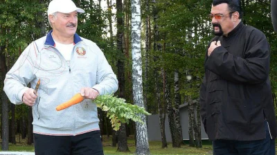 incydent_kakaowy - Steven Seagal nie nastarcza gotować zimnioków i marchwi na uspokoj...