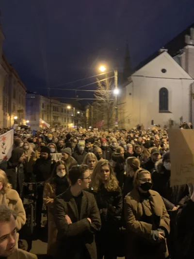 PrzemekLee - sporo osób na marszu dziś, dużo też narodowców, ciekawe czy będzie potem...