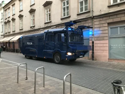 malachite - Nieźle się przygotowali 

#krakow #policja