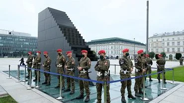 Chlebek_Pyszny - Jeżeli nasze wojsko będzie tak samo broniło granicy jak schodów to j...