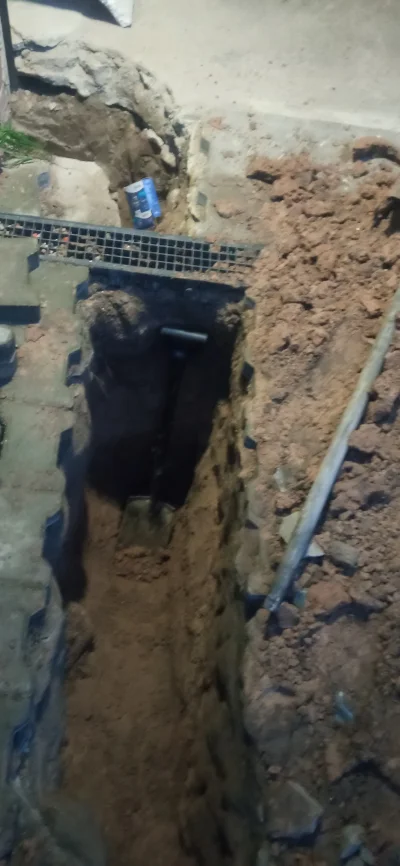 jalop - Ależ się wrąbałem w studnię. Nie dość, że fundament ma 130cm wysokości, to na...