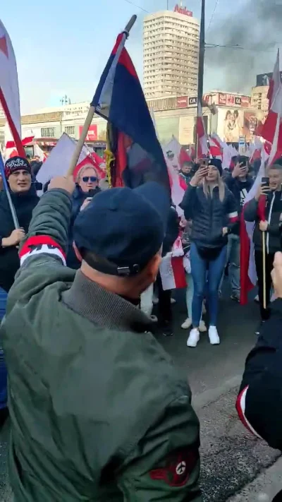 Q.....2 - Piękna patriotyczna atmosfera, ja tu widzę tylko rodziny z dziećmi.
#marszn...