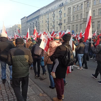 VrubeL - @rwL_ wskaż mi na zdjęciu ludzi z gwoździem i faszystow albo zamknij pysk