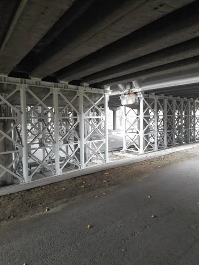 tylkodresowystyl_ - Stoję se pod mostem, to jest bardzo fajny most, wygląda na solidn...