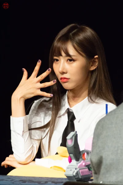 XKHYCCB2dX - #yoohyeon #dreamcatcher
#koreanka #kronografia