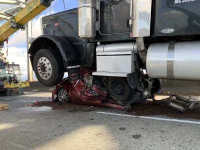 Szkodnik1 - Dzisiaj ktoś miał dużo szczęścia na Interstate 5 w stanie Washington. Oso...