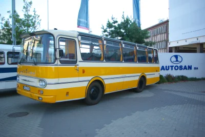 Djelon - @DonRzoncy: przecież to wygląda jak kombinacja zwykłego autosana z Cadillaki...