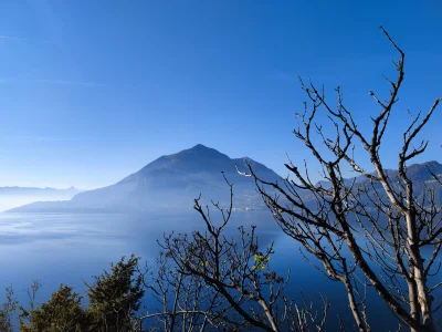 ramirezvaca - Taki widok z ferraty na jezioro Como :)

#podroze #podrozujzwykopem #...