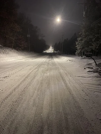 jmuhha - pamietam jak za gowniaka wracalo sie nocą do swojej wioski

snieg skrzypia...