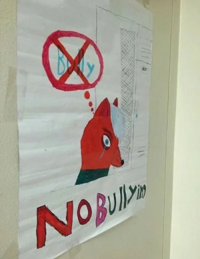 Nessiteras_rhombopteryx - Nauczycielka: Zróbcie plakat na kampanię przeciw przemocy w...