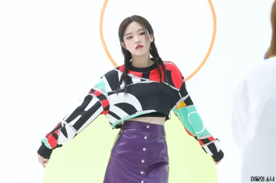 XKHYCCB2dX - #oliviahye #loona 
#koreanka