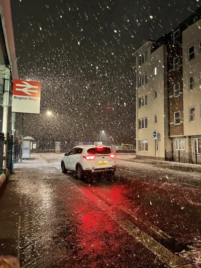 g.....r - w anglii pada snieg, to znak ze anty chryst nadchodzi… #uk