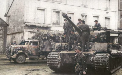 wojna - Niemiecki czołg Panzer VI 'Tiger' z 503. Ciężkiego Batalionu Pancernego podcz...