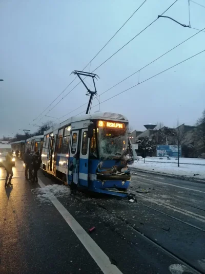 mroz3 - Brak przejazdu - ul. Grabiszyńska (kolizja tramwaju z samochodem ciężarowym)....