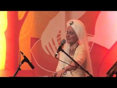 ptaszyszko - The Angels are Listening: Snatam Kaur sings Suṉi-ai with Ajeet Kaur at S...