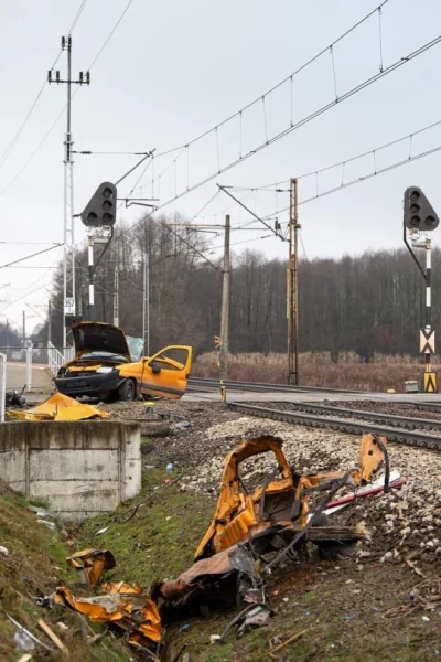 Pesa_elf - Tyle zostalo z berlingo po dzisiejszym wypadku na przejeździe w okolicy No...