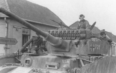 royal_flush - PzKpfw IV Ausf. H nr '721' (dowódca: Leutnant Freiherr von Landsberg-Ve...