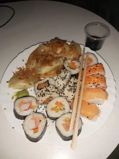 Jedz007 - @YEPs: 
Ja jem sushi zawsze z pierogami bo samym sushi sie nie najadam
