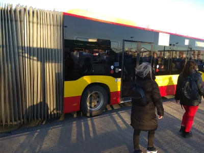 MajoZZ - Wychodzę na autobus. Jeździ jeden z tego przystanku. Patrzę na rozkład i myś...