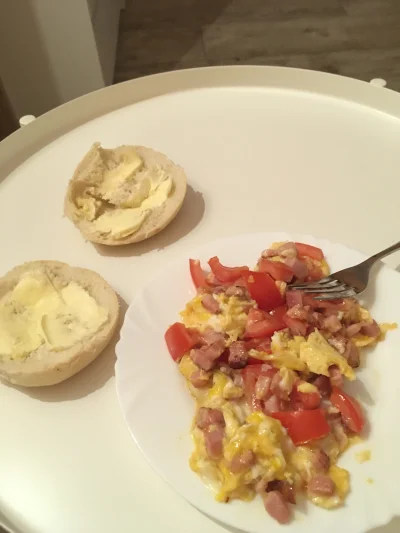 M.....2 - Pierwszy raz zrobiłem jajecznicę z pomidorami i wyszło elegancko. (ʘ‿ʘ) #pr...