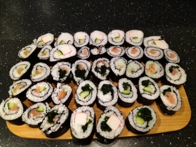 Krzychh - #sushi #gotujzwykopem #gzw 
Moje pierwsze podejście do sushi