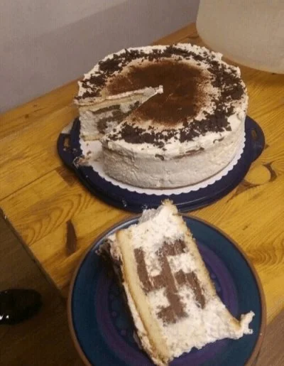 lesnydzban - Babcia ma urodziny i upiekła ciasto (ʘ‿ʘ)
#ciasto #wypieki #gotujzwykop...