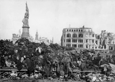 maciorqa - Bombardowanie Drezna:

W nocy z 13 na 14 lutego 1945 roku, gdy mieszkańc...