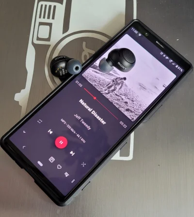 Fandroid - Śmiało mogę polecić słuchawki TWS Sony WF-C500:
https://www.androidowy.pl...