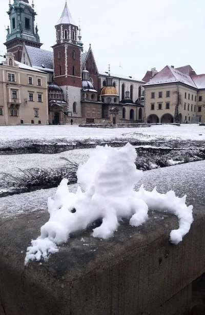 juzwos - Co to za miasto?

#sztuka #rzezba #smoki #snieg