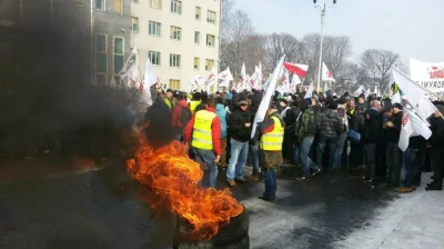 siepan - > pan da... pan da...

@konkarne: o nie nie. Górnicy nie są tacy grzeczni ...