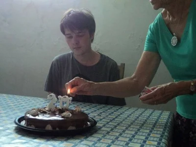 Lepper3001 - @Arutam2002: ja nigdy nawet torta nie mialem na urodziny, raz na 18 dost...