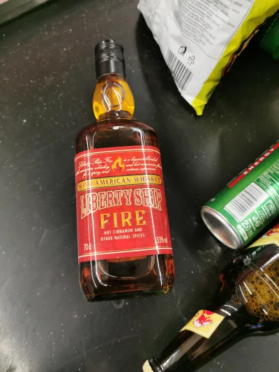 Damianowski - W Auchan jest whisky Liberty Ship... Czyli podróba Jacka Danielsa Fire ...